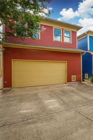 1301 W 25th Street B, Houston, TX 77008