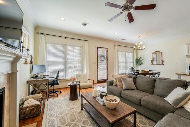 1301 W 25th Street B, Houston, TX 77008