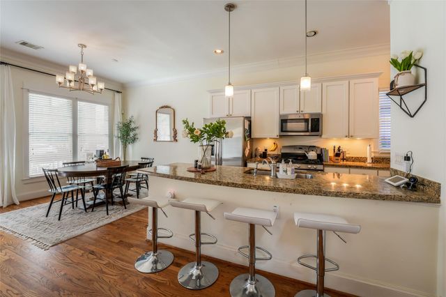 1301 W 25th Street B, Houston, TX 77008