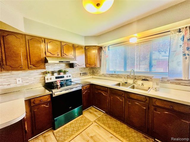 26321 Burg Road, Warren, MI 48089