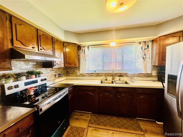 26321 Burg Road, Warren, MI 48089