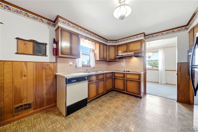 55 Greenhill Terrace, West Seneca, NY 14224