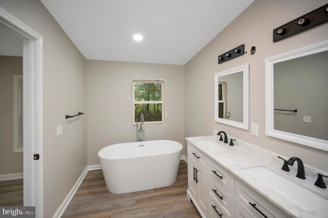 1438 EASTHAM RD, Bumpass, VA 23024