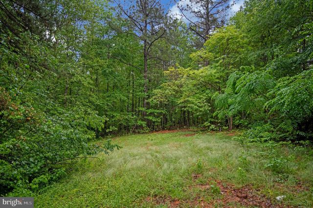 1438 EASTHAM RD, Bumpass, VA 23024