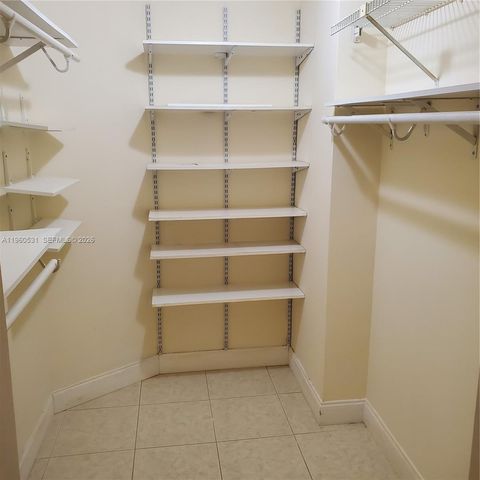 800 Parkview Dr 416, Hallandale Beach, FL 33009