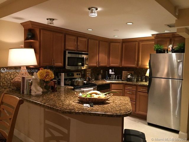 800 Parkview Dr 416, Hallandale Beach, FL 33009