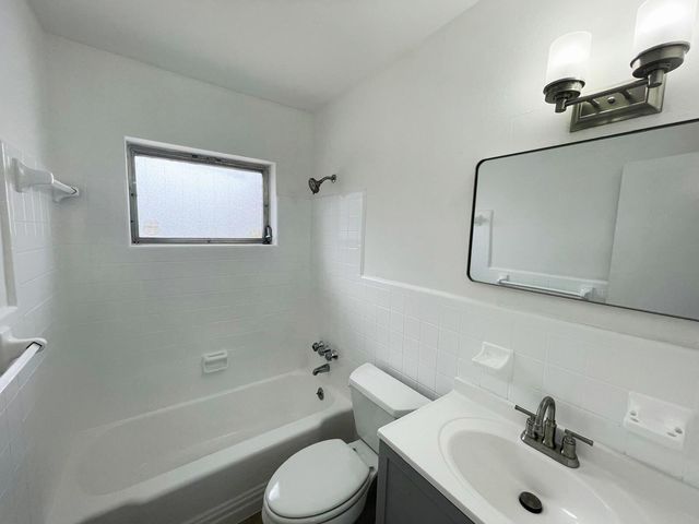 840 NW 33rd Street, Oakland Park, FL 33309