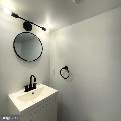 609 MOUNTAIN ST, Philadelphia, PA 19148