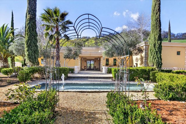 3467 Blue Mountain Dr, Fairfield, CA 94534