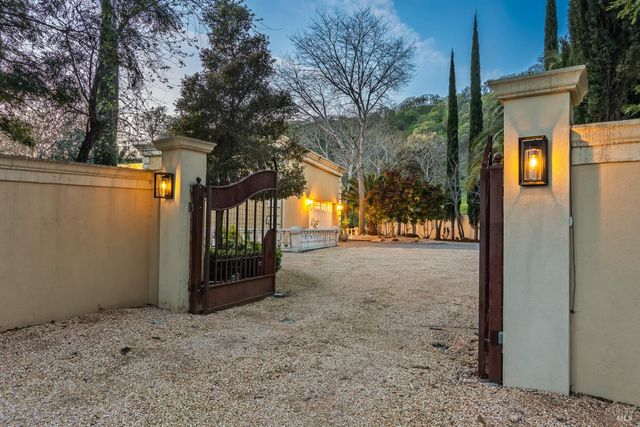 3467 Blue Mountain Dr, Fairfield, CA 94534