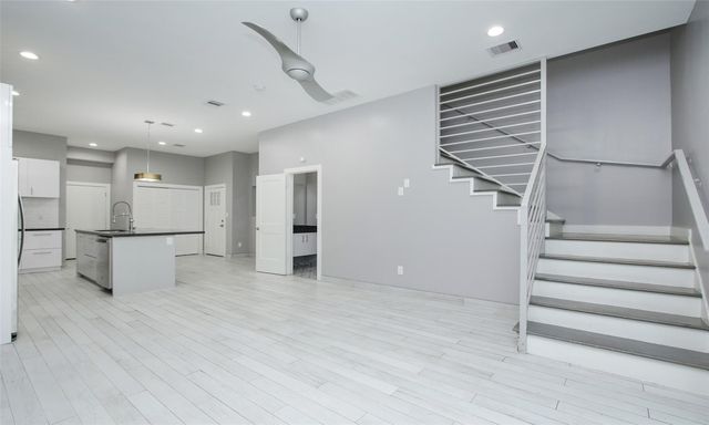 309 E 43rd Street A, Houston, TX 77022