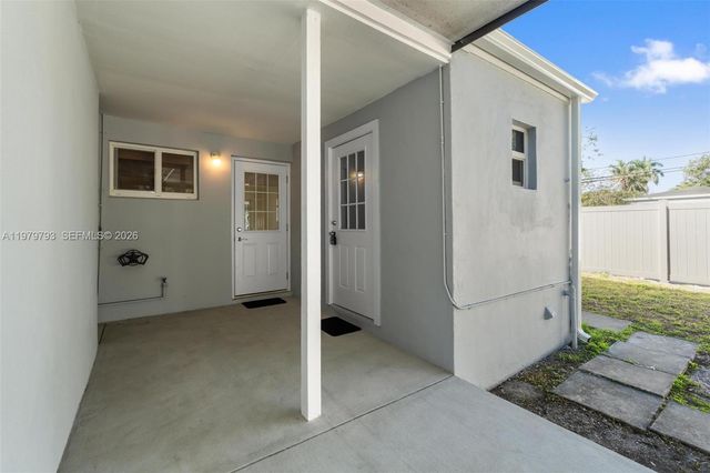 201 NE 169th St 201, North Miami Beach, FL 33162