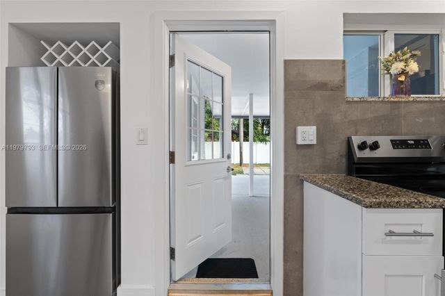 201 NE 169th St 201, North Miami Beach, FL 33162