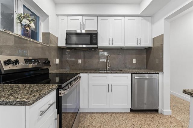 201 NE 169th St 201, North Miami Beach, FL 33162