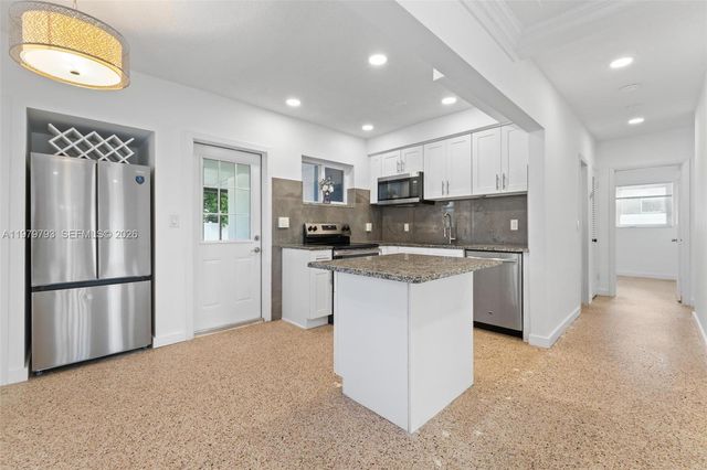 201 NE 169th St 201, North Miami Beach, FL 33162