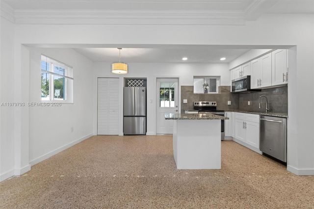 201 NE 169th St 201, North Miami Beach, FL 33162