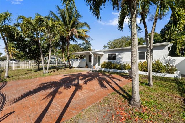 201 NE 169th St 201, North Miami Beach, FL 33162