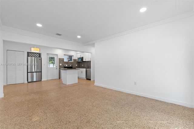 201 NE 169th St 201, North Miami Beach, FL 33162