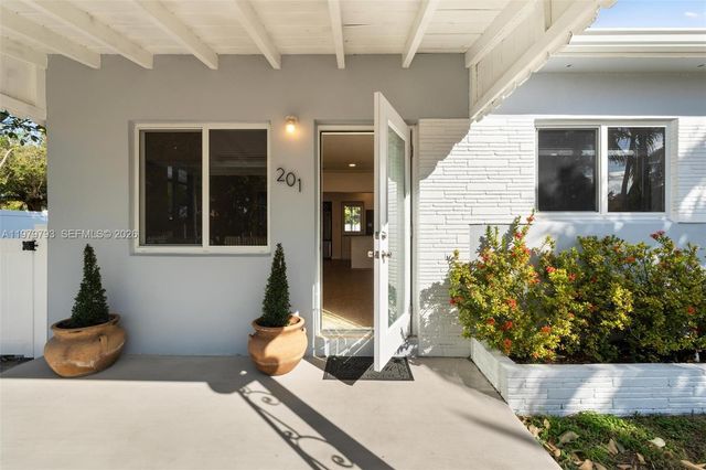 201 NE 169th St 201, North Miami Beach, FL 33162