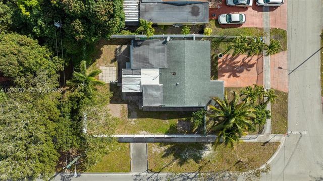 201 NE 169th St 201, North Miami Beach, FL 33162