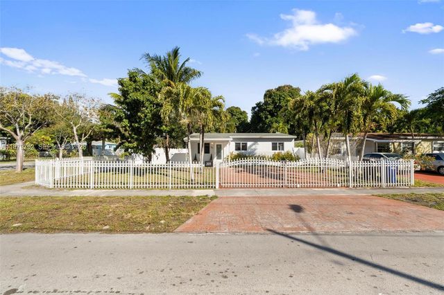 201 NE 169th St 201, North Miami Beach, FL 33162