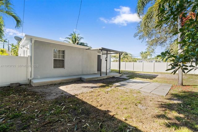 201 NE 169th St 201, North Miami Beach, FL 33162