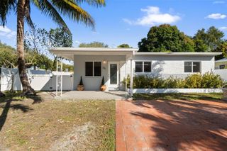 201 NE 169th St 201, North Miami Beach, FL 33162