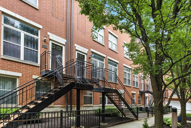 346 E 25th Place 25, Chicago, IL 60616