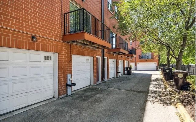 346 E 25th Place 25, Chicago, IL 60616