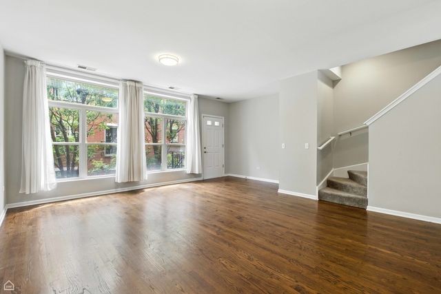 346 E 25th Place 25, Chicago, IL 60616