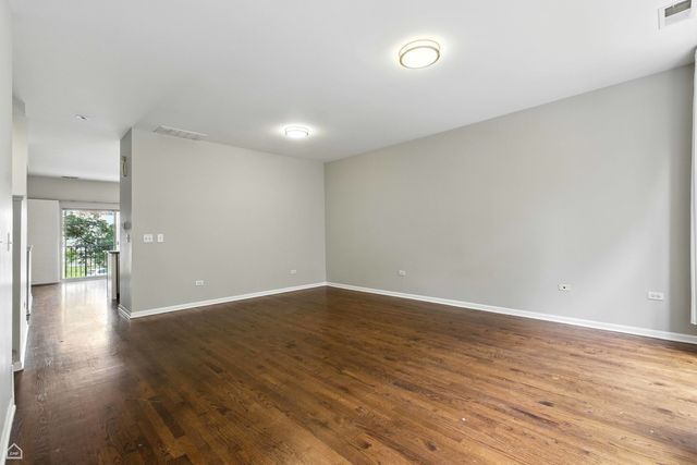 346 E 25th Place 25, Chicago, IL 60616