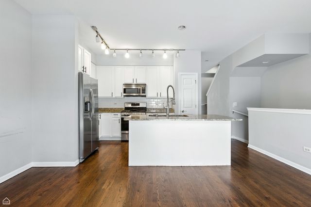 346 E 25th Place 25, Chicago, IL 60616