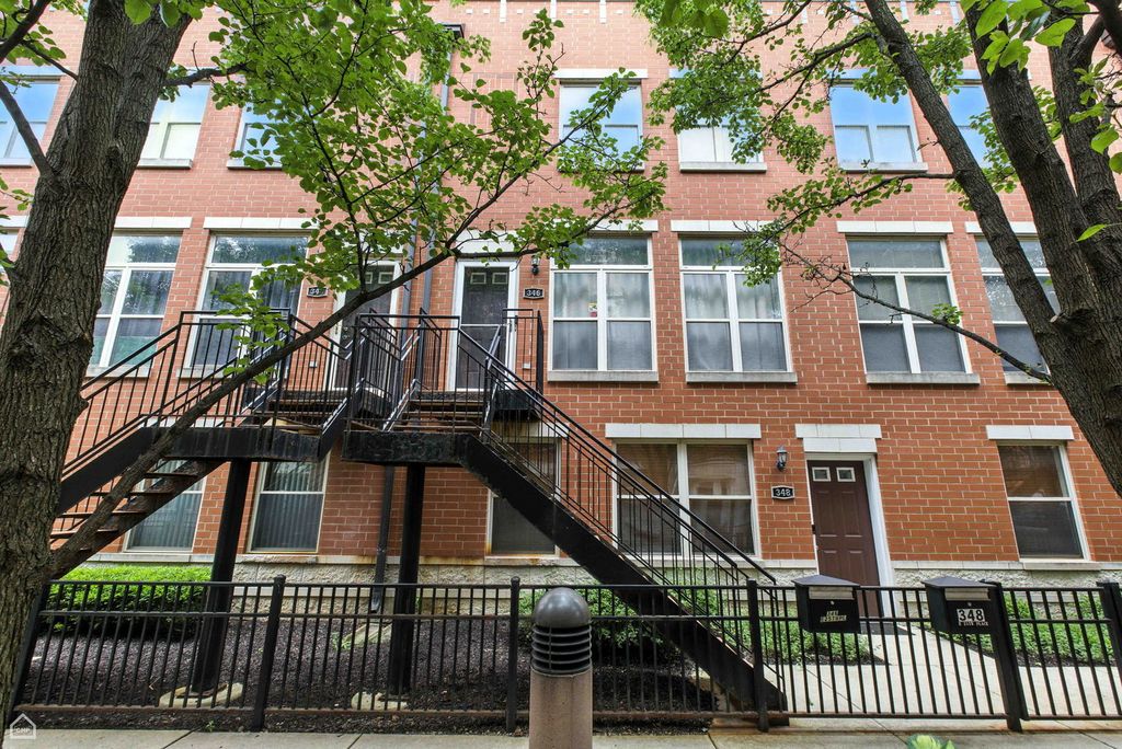 346 E 25th Place 25, Chicago, IL 60616
