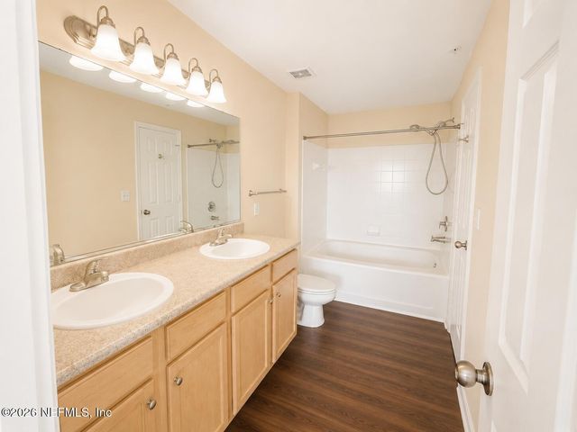 7800 POINT MEADOWS Drive 731, Jacksonville, FL 32256