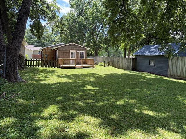 18 E 81st Street, Kansas City, MO 64114