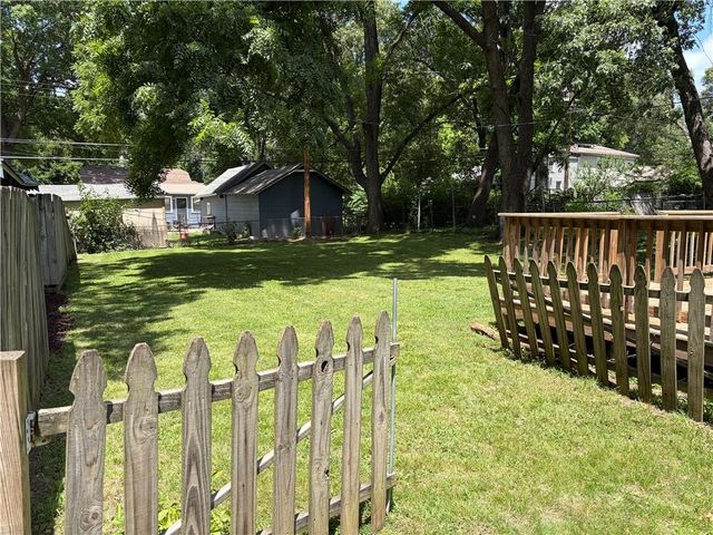 18 E 81st Street, Kansas City, MO 64114