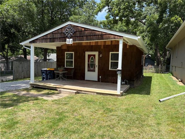 18 E 81st Street, Kansas City, MO 64114