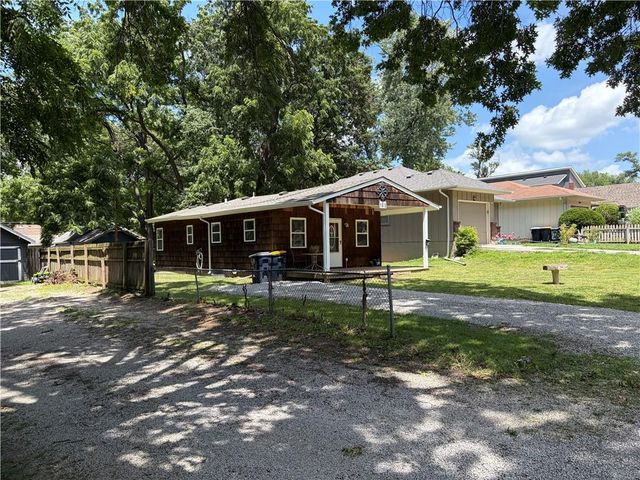 18 E 81st Street, Kansas City, MO 64114
