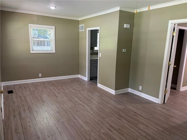 18 E 81st Street, Kansas City, MO 64114