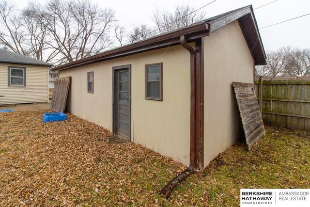 906 Knox Street, Lincoln, NE 68521