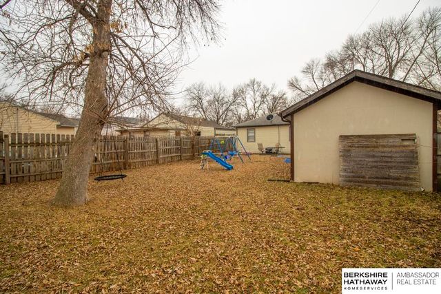 906 Knox Street, Lincoln, NE 68521