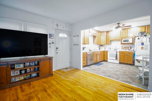 906 Knox Street, Lincoln, NE 68521