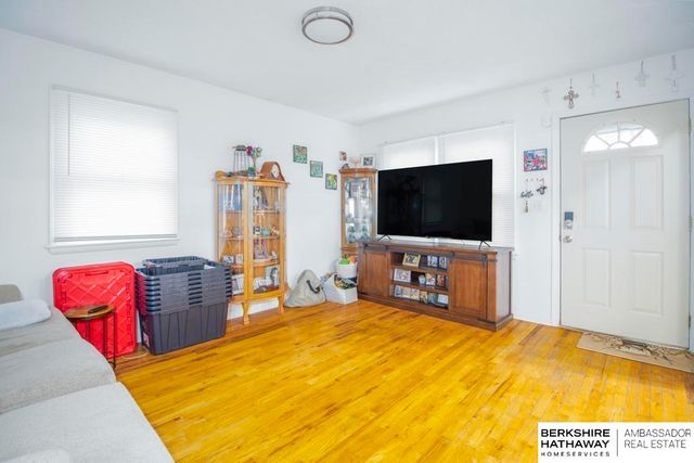 906 Knox Street, Lincoln, NE 68521