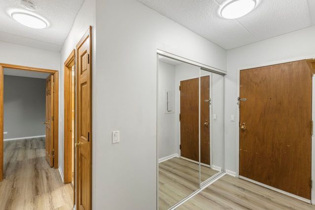 9737 N Fox Glen Drive 2M, Niles, IL 60714