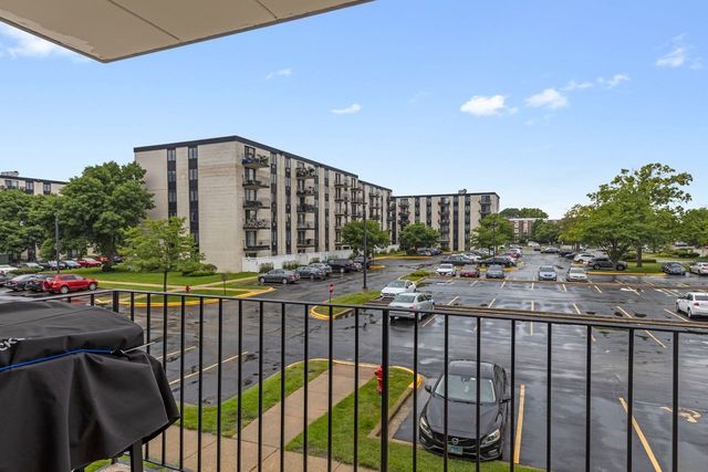 9737 N Fox Glen Drive 2M, Niles, IL 60714