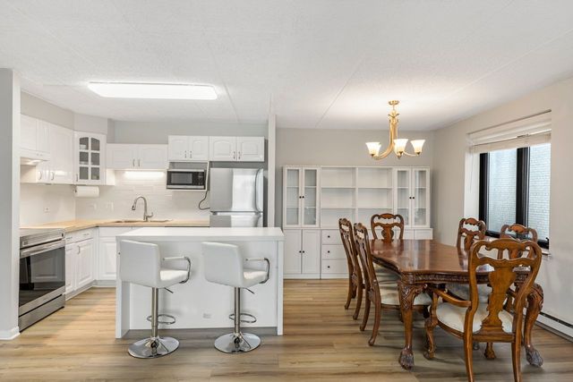 9737 N Fox Glen Drive 2M, Niles, IL 60714