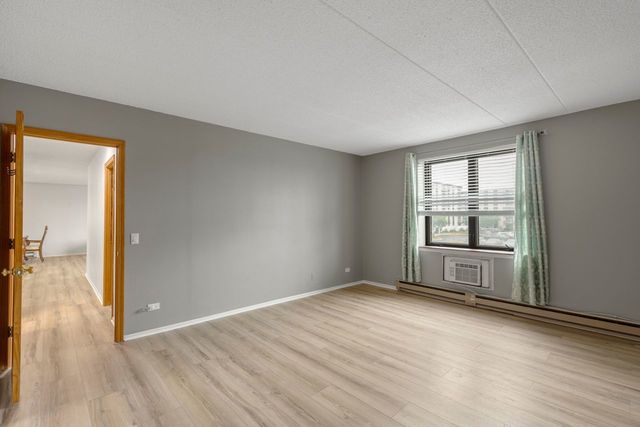 9737 N Fox Glen Drive 2M, Niles, IL 60714