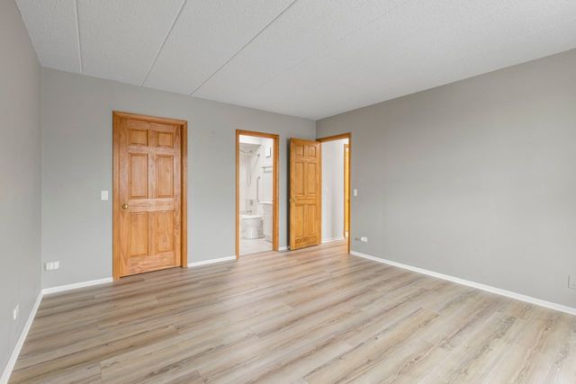 9737 N Fox Glen Drive 2M, Niles, IL 60714