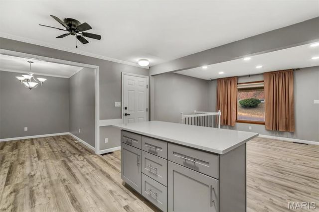 5439 Valleyside Lane, St Louis, MO 63128