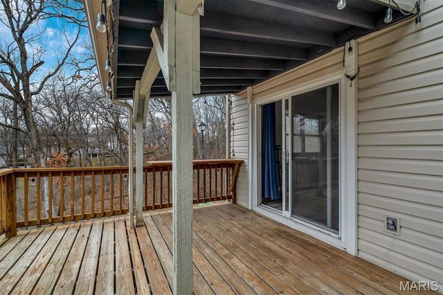 5439 Valleyside Lane, St Louis, MO 63128